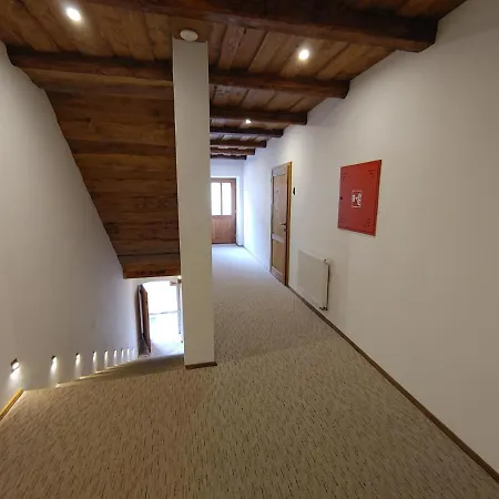 U Mikesu منزل للإقامة *